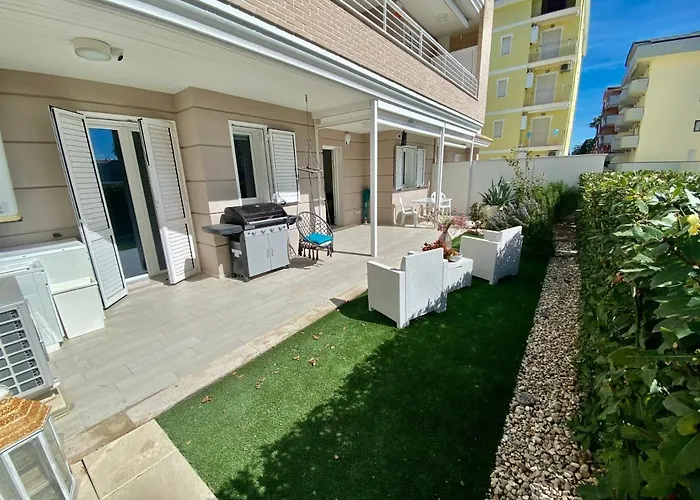 דירה Al Mare Con Giardino, E Piscina אלבה אדריאטיקה