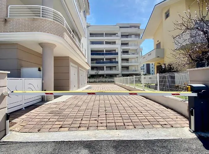 Al Mare Con Giardino, E Piscina דירה