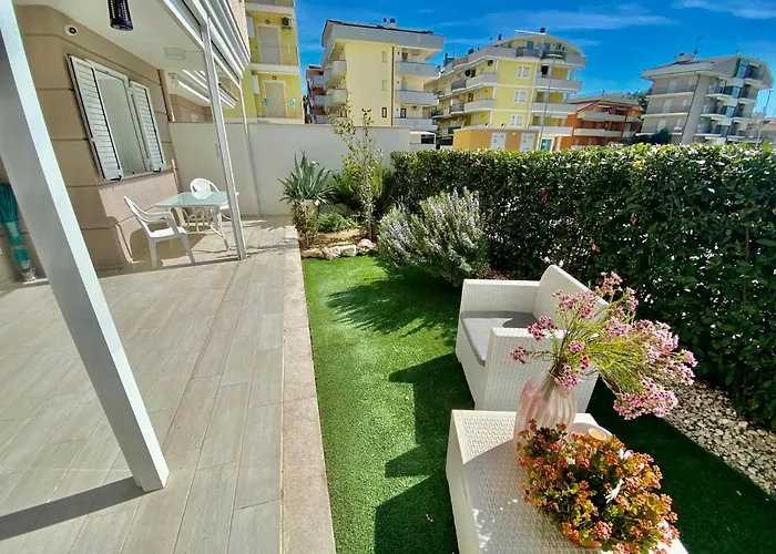 Al Mare Con Giardino, E Piscina דירה