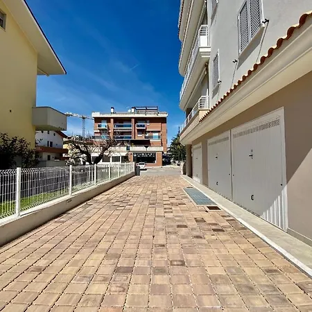 Al Mare Con Giardino, E Piscina