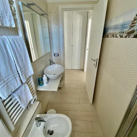 Apartment Al Mare Con Giardino, E Piscina Alba Adriatica