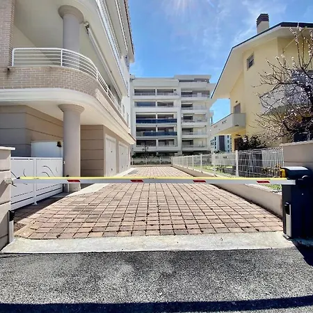 Al Mare Con Giardino, E Piscina Apartment