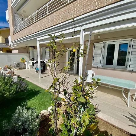 Al Mare Con Giardino, E Piscina Apartment *