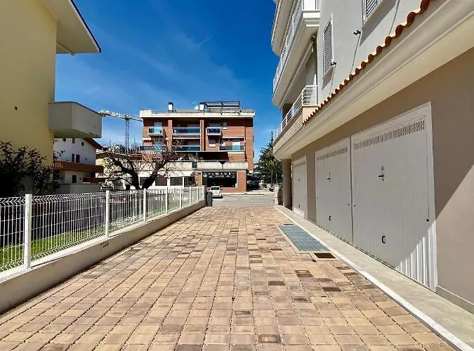 Al Mare Con Giardino, E Piscina