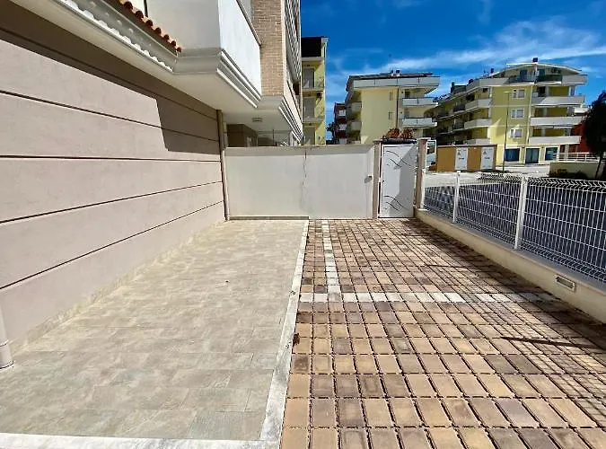 アパート Al Mare Con Giardino, E Piscina