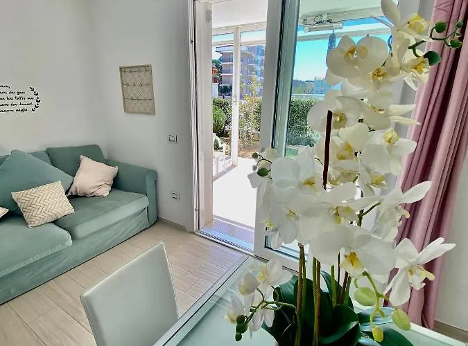 Al Mare Con Giardino, E Piscina Апартаменты