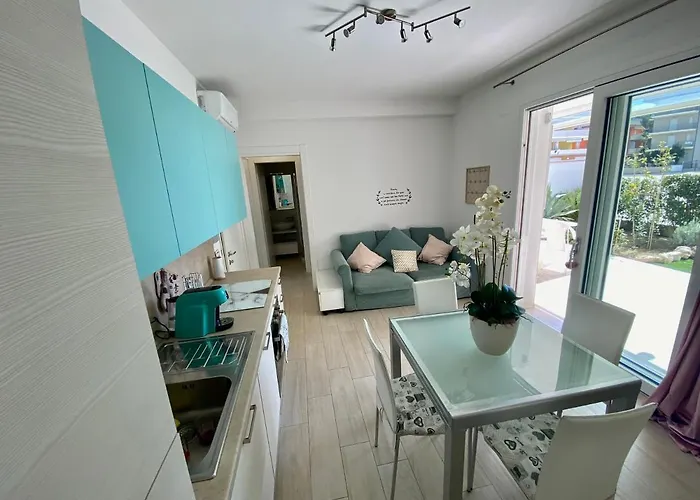 Al Mare Con Giardino, E Piscina